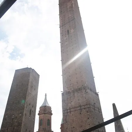 Garisenda Con Terrazza Panoramica Sulle Due Torri Szálloda