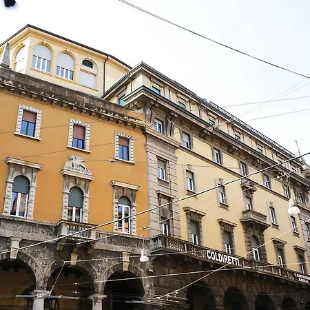 Garisenda Con Terrazza Panoramica Sulle Due Torri 2* ボローニャ