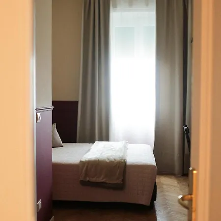 ホテル Garisenda Con Terrazza Panoramica Sulle Due Torri ボローニャ