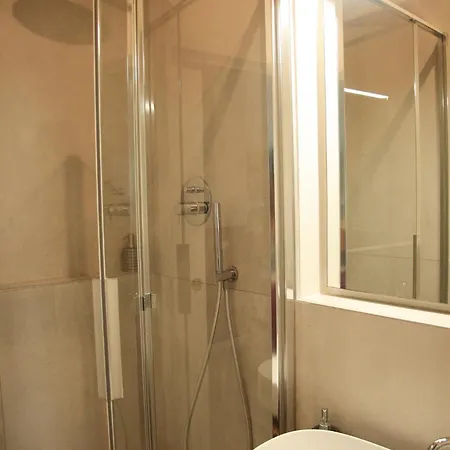 Garisenda Con Terrazza Panoramica Sulle Due Torri ボローニャ