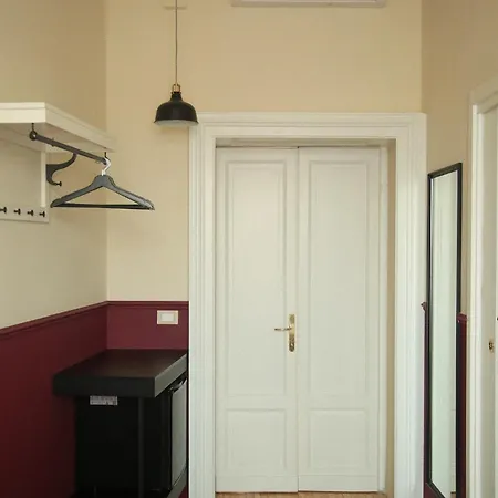 Garisenda Con Terrazza Panoramica Sulle Due Torri 2* ボローニャ