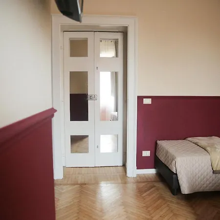 Garisenda Con Terrazza Panoramica Sulle Due Torri 2* ボローニャ