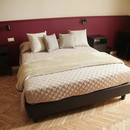 ホテル Garisenda Con Terrazza Panoramica Sulle Due Torri ボローニャ