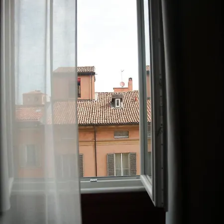 Garisenda Con Terrazza Panoramica Sulle Due Torri 2* ボローニャ