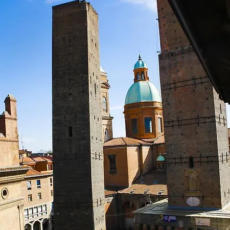 Garisenda Con Terrazza Panoramica Sulle Due Torri Otel