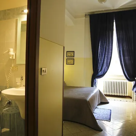 Garisenda Con Terrazza Panoramica Sulle Due Torri Otel