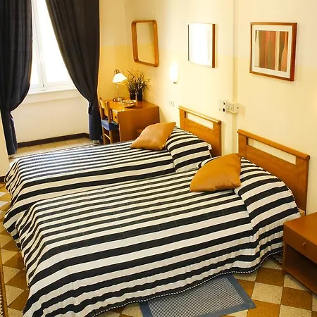 Hotell Garisenda Con Terrazza Panoramica Sulle Due Torri Bologna