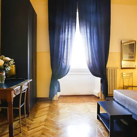 Garisenda Con Terrazza Panoramica Sulle Due Torri Otel Bolonya