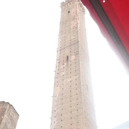 Garisenda Con Terrazza Panoramica Sulle Due Torri 2*