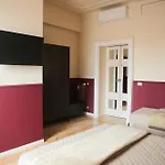 Отель Garisenda Con Terrazza Panoramica Sulle Due Torri 2*