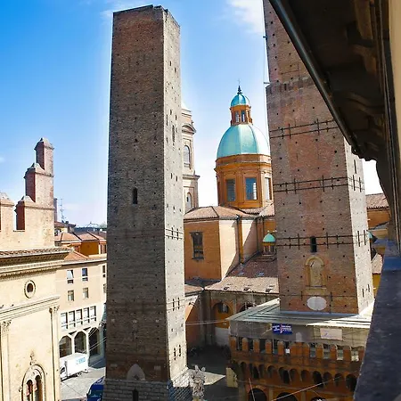 Garisenda Con Terrazza Panoramica Sulle Due Torri 2* Bolonha
