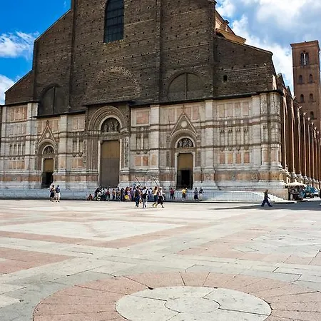 Garisenda Con Terrazza Panoramica Sulle Due Torri Bolonha