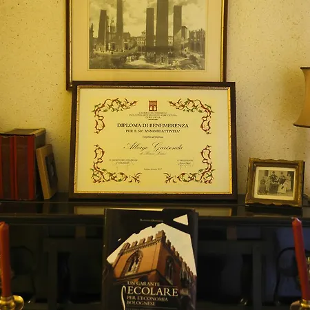 Hotel Garisenda Con Terrazza Panoramica Sulle Due Torri Bolonha