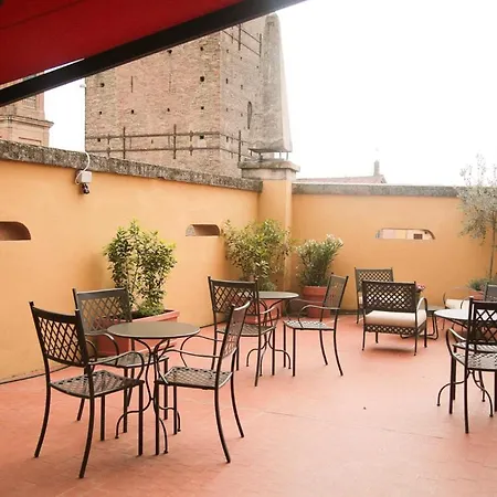 Hotel Garisenda Con Terrazza Panoramica Sulle Due Torri Bolonha