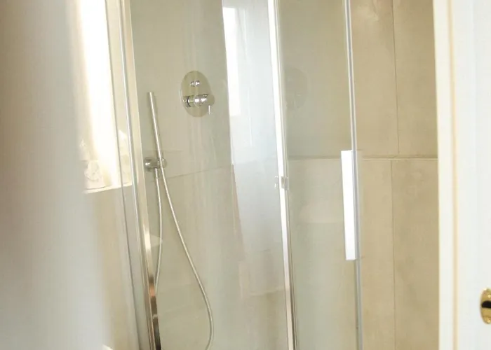 Garisenda Con Terrazza Panoramica Sulle Due Torri Otel 2*