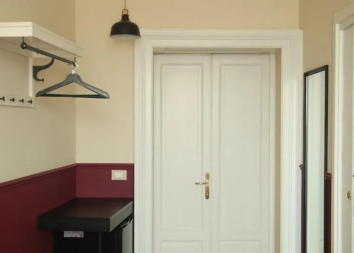 Garisenda Con Terrazza Panoramica Sulle Due Torri 2* ボローニャ