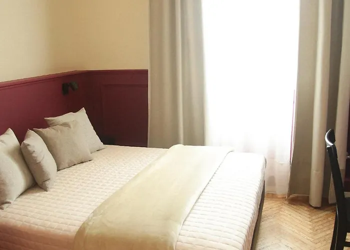 Hotel Garisenda Con Terrazza Panoramica Sulle Due Torri 2*